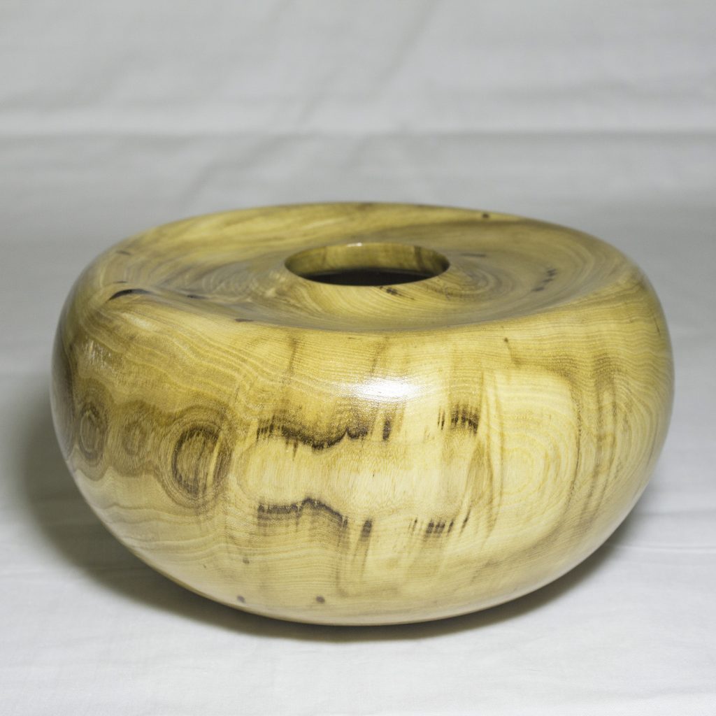 Полая форма из древесины Вяза