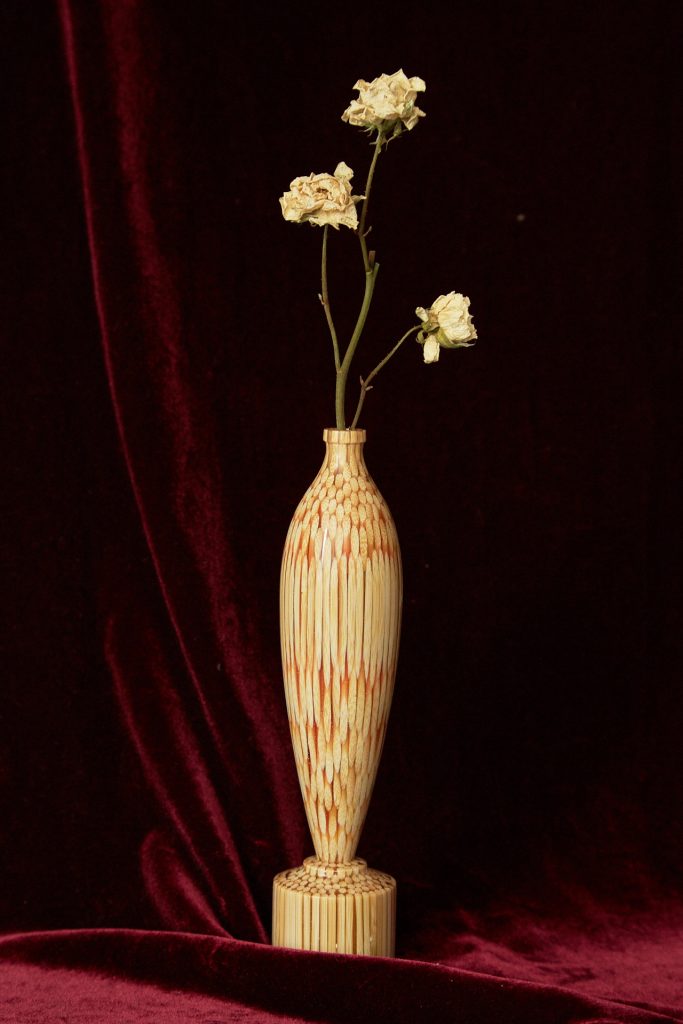 ваза, бамбук и смола