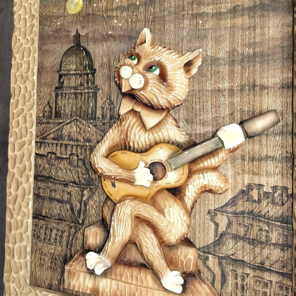 резная картина "Кот играющий на гитаре"