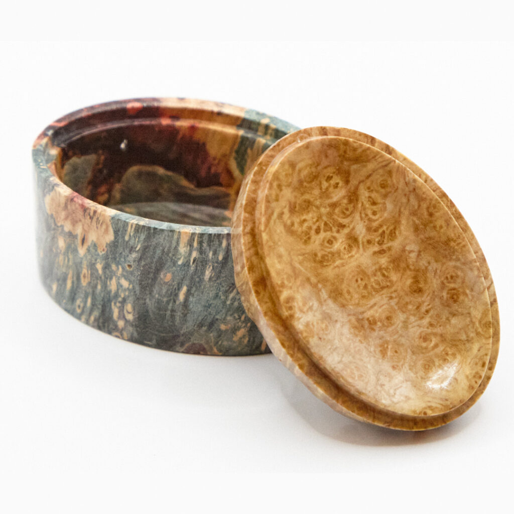 овальная шкатулка из дерева