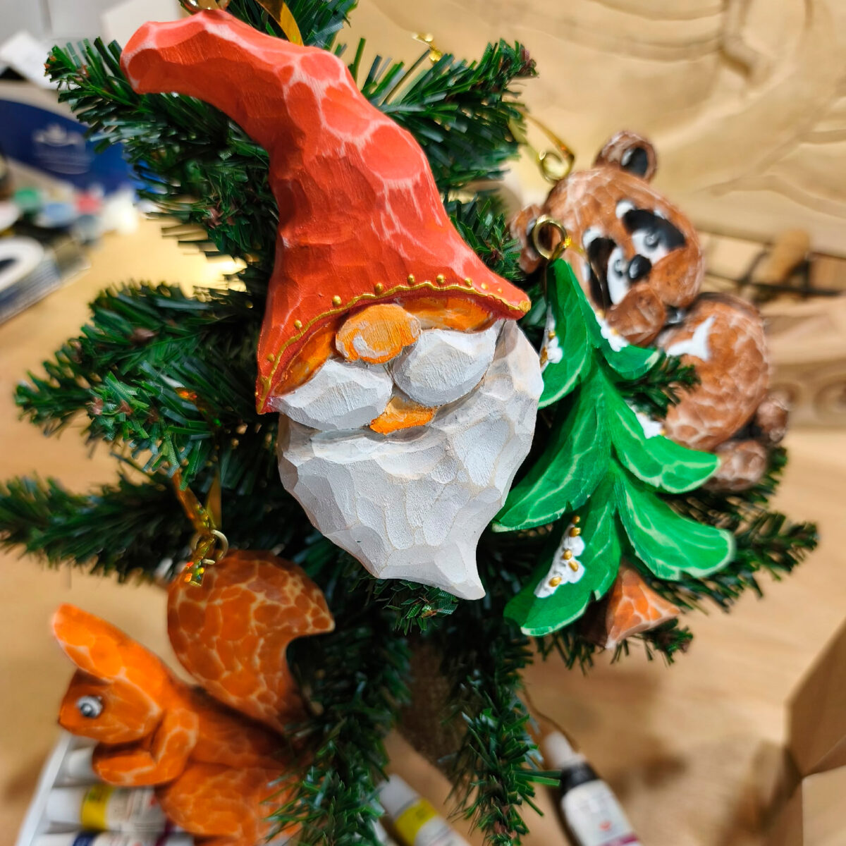 резная елочная игрушка