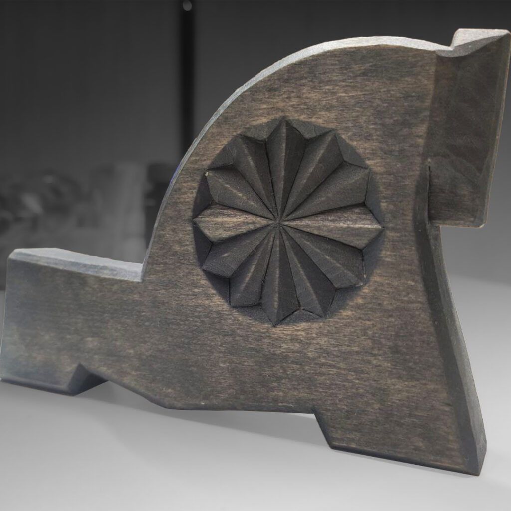 Северная деревянная игрушка